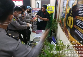 56 Personel Bid Propam Polda Bengkulu Cek Urine