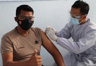 Kapolres Pekalongan AKBP Darno, S.H., S.I.K., menerima suntikan vaksinasi Covid-19 tahap kedua periode pertama pada hari ini Selasa (23/2/2021).