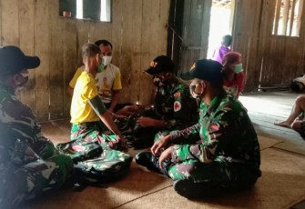 Pos Kapar Satgas Pamtas RI-MLY Yonif 407/PK menggelar kegiatan pelayanan kesehatan keliling di Dusun Kapar, Desa Senunuk, Kecamatan Batang Lupar, Kabupaten Kapuas Hulu, Kalbar. Selasa (23/02/2021)