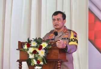 Kapolda Jateng Irjen Pol Ahmad Lutfhi saat membuka  acara Launching Program QRIS Cashles Polres Magelang dan SKCK Door to Door