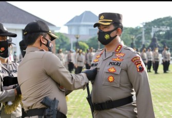 Kapolda Jateng Irjen Pol Ahmad Luthfi, S.H., S.St., M.K., pimpin Apel Pagi dan Penyematan Pin Emas Kapolri serta Penyerahan Penghargaan kepada 97 (sembilan puluh tujuh) anggota Polda Jateng, Senin (01/2/2021)