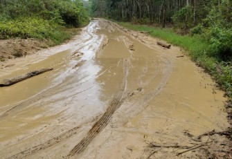 Warga Keluhkan Jalan Penghubung Antar Desa Tak Layak Dilalui