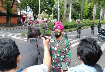 Yonmarhanlan VIII Bitung Laksanakan Razia Masker