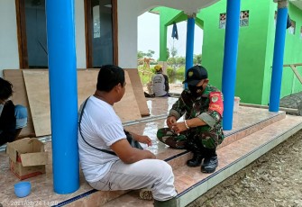 Kebersamaan Satgas TMMD Ke-110 Kodim 0604/Karawang Bersama Warga Sedari