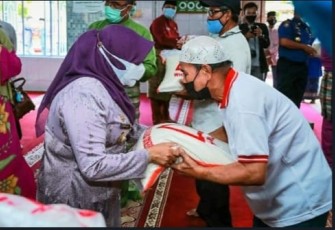 Walikota Rahma Keliling Kampung dan RS Bantu Warga Miskin dan Kesusahan Melalui Zakat 2,5% ASN