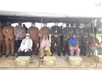Pembukaan TMMD Ke-110, Danrem 022/PT Beri Bantuan Sembako