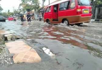 Foto: Genangan Air Di Lokasi Pasca Hujan Deras Mengguyur Wilayah Kecamatan Purwakarta Kabupaten Purwakarta.