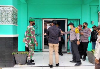 Tim Supervisi dan Asistensi Paminal Mabes Polri  diipimpin kompol Agus Jarwanto SH, dan 2( Dua ) Anggota  pengecekan posko Penerapan Pembatasan Kegiatan Masyarakat (PPKM) Berbasis Mikro di Kelurahan Krapyak dan Kelurahan Noyontaansari  Kecamatan Pekalongan Utara dan Kecamatan Pekalongan Timur Kota Pekalongan, Minggu  ( 7/3/2021) siang.
