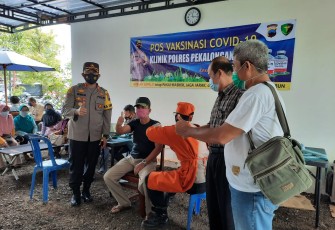 Kapolres Pekalongan Kota Akbp M Irwan Susanto S.I.K,SH.MH, disamping melakukan peninjauan Vaksinasi purnawirawan Polri dan warakawuri, Senin (15/3/2021).