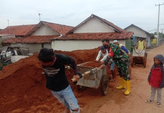 Gotong Royong Membangun Jalan