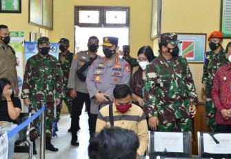 Kapolri Jenderal Polisi Drs Listyo Sigit Prabowo MSi Bersama Panglima TNI Marsekal TNI Dr Hadi Tjahjanto SIP