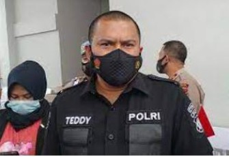 Direktur Ditreskrimum Polda Riau Kombes Pol Teddy Ristiawan