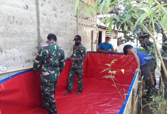 perbatasan, Satgas Pamtas Yonif 407/PK memberikan penyuluhan tentang budidaya ternak ikan lele kepada warga Dusun Semareh, Desa Semareh, Kecamatan Ketungau Tengah, Kabupaten Sintang, Kalbar.