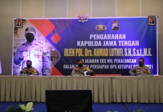 Bertempat di Hotel Santika Jl. Gajahmada No. 7 A Kramatsari Kec. Pekalongan Barat Kota Pekalongan telah dilaksanakan Pengarahan Oleh Kapolda Jateng Irjen Pol Drs. Ahmad Luthfi, S.H., S.S.T. M.K. dalam rangka Persiapan Ops Ketupat Candi 2021, Rabu (14/4/2021)