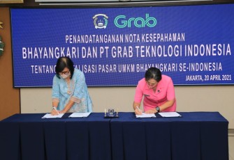 Bhayangkari dan PT Grab Teknologi Indonesia menandatangani Memorandum of Understanding (MoU) terkait dengan digitalisasi pasar untuk usaha mikro, kecil, dan menengah (UMKM) Bhayangkari di seluruh Indonesia.