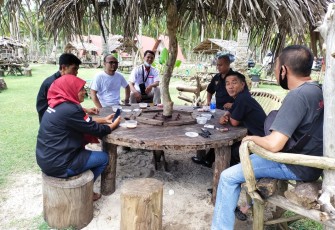 Pengurus SMSI Bengkulu Saat Sedang Berkunjung di Salah Satu Destinasi Wisata yang ada di Kaur 