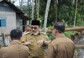 Bupati Pasaman Tinjau Lokasi Banjir Simpati dan Ambruknya Jembatan Permanen