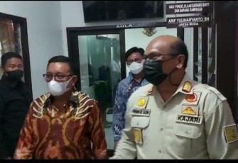 Foto saat Walikota Bitung Ir Maurits Mantiri di dampingi Sekkot Bitung sambangi kejaksaan negeri bitung dan di sambut oleh Kajari Bitung Frankie Son