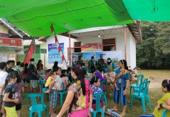 Babinsa Dampingi Dinas Kesehatan Melakukan Pengobatan Masal