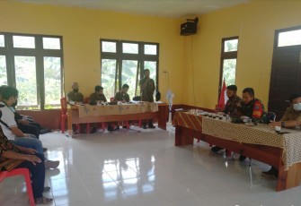 Tingkatkan Sinergitas, Babinsa Sandai Kodim 1203/ktp Hadiri Rapat Evaluasi kinerja BPD