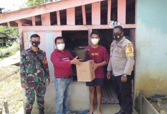 BABINSA BANTU SATGAS DESA TANGGUH TANGGAP COVID-19 DESA EMPERIANG BAGIKAN SARANA CUCI TANGAN BAGI WARGANYA