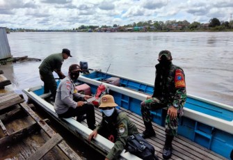 Babinsa Koramil 1206-06/PSB Utara Laksanakan Patroli Sungai