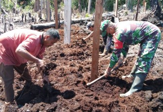 Babinsa Koramil 1206-12/Manday Kodim 1206/Putussibau Selalu Ada Untuk Rakyat