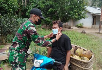 Koramil Jelai Hulu Jajaran Kodim 1203/Ktp gencarkan PPKM Mikro Di Wilayahnya