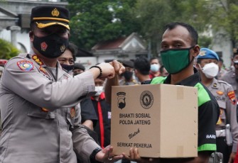 Dalam rangka memperingati Hari Buruh Internasional (Mayday), Elemen buruh yang ada di kota Semarang melakukan aksinya dengan tatap muka dan duduk bersama Forkominda Kota Semarang. Acara yang digelar di Hall Balaikota Semarang Jalan Pemuda No 148, Sabtu Pagi tadi, (1/5/21).