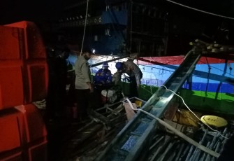 KM Asia Makmur terbakar