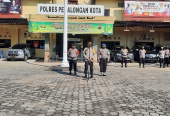 Kapolres Pekalongan Kota, AKBP M Irwan Susanto, S.I.K.,SH., MH, saat pimpin apel