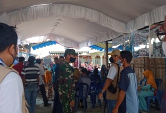 Babinsa Pahandut Sebrang Pantau Acara Pernikahan, Pastikan Prokes Tetap Dijalankan