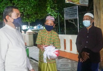 Bupati Haryanto tinjau langsung pemberlakuan PPKM