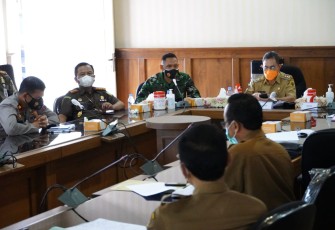 Bupati Pati Haryanto memimpin rapat koordinasi penanggulangan Covid-19