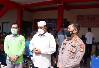 Polres Karimun Bantu Pemerintah Dalam Kegiatan Vaksinasi Massal
