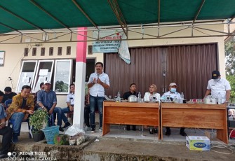 Tenno Haika S.Sos, bersama Delapan (8) Unsur Pimpinan dan Anggota Dewan Perwakilan Rakyat Daerah (DPRD) Kabupaten Seluma dari Daerah Pemilihan (Dapil) empat (4) lainnya menggelar Reses Masa Persidangan Pertama, Tahun Sidang 2021 - 2022 di Balai Desa Bukit Peninjauan Satu (BP 1)