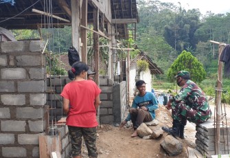 Curhat Warga TMMD 112 Kodim 0818 Kepada Satgas 