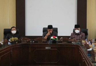 Rapat Paripurna Dengan Adenda Jawaban Bupati Terhadap Dua Raperda