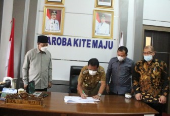  Bupati Bengkulu Tengah Tanda Tangani Mou Program Sekolah Pengarak Dari Kemendikbud