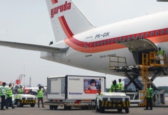 Hampir Sembilan Juta Vaksin Donasi Negara Sahabat Tiba di Tanah Air (cnnindonesia.com)