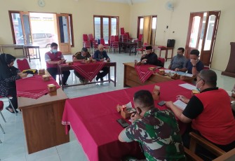 Kapolsek Limbangan IPTU Rasban SH menghadiri Rapat Koordinasi pelaksanaan ujian lowongan perangkat Desa bertempat di Aula Kecamatan Limbangan