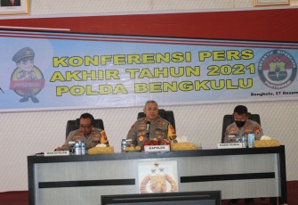 Polda Bengkulu melalui Bidang Hubungan Masyarakat ( HUMAS ) menggelar Press Conference Akhir Tahun 2021