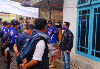 Garda Pemuda NasDem Jatim baret rescue ikut membatu Basarnas, BNPB, BPBD Jatim evakuasi korban erupsi Gunung Semeru