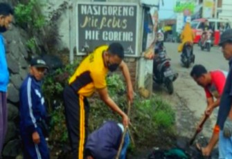 Kapolsek Sukawening - Polres Garut Bersma Forkopimcam, Giat Kerjabakti Normalisasi Saluran Air