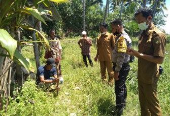 Bersama Pemdes, Bhabinkamtibmas Mediasi Warga Tumbuk Tebing