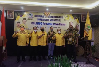 Angkatan Muda Partai Golkar (AMPG) Jawa Timur menggembleng kadernya untuk dapat menghadapi pertarungan opini di media sosial
