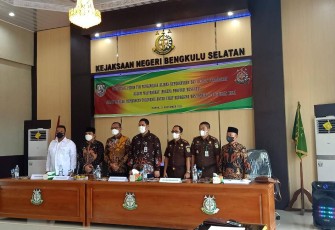 Kaban Kesbangpol Seluma Hadiri Sosialisai Peran Tim Pakem