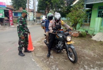 Pakai Motor Dinas, Bhabinkamtibmas di Majalengka Antar Jemput Lansia dan Disabilitas untuk Vaksin Covid-19