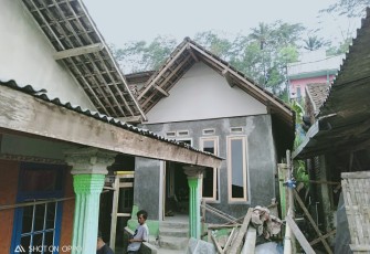 Tampak Depan Rumah Pak Madrai Setelah 85 Persen di Rehap