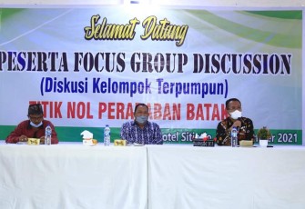 Kadis Budpora Waston Simbolon saat membuka acara Forum Group Discussion (FGD) di Aula Hotel Sitio-tio Kecamatan Pangururan